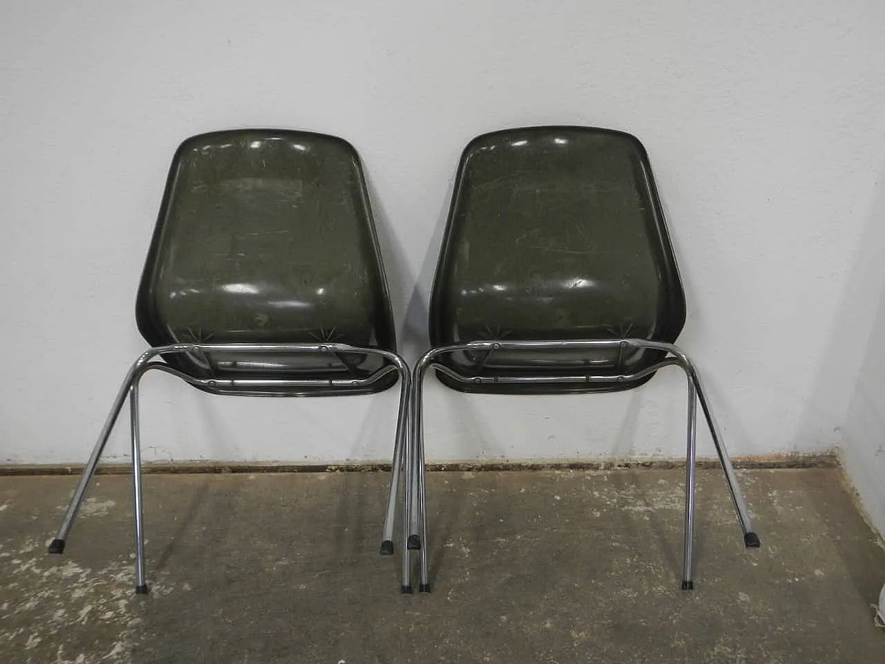 Pair of chairs by Robin Day, 1970 6