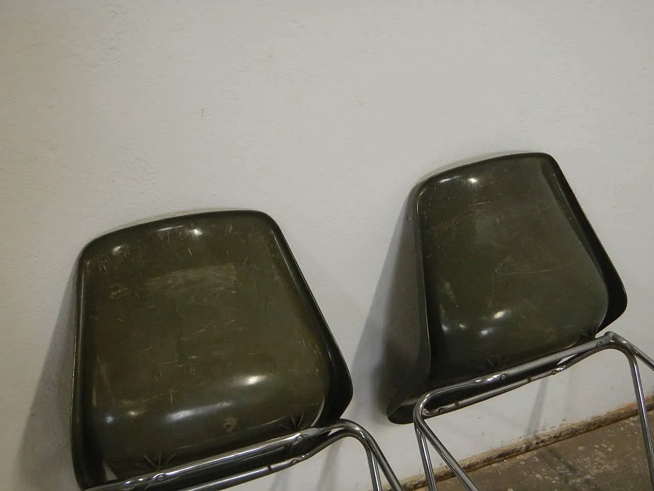 Pair of chairs by Robin Day, 1970 8