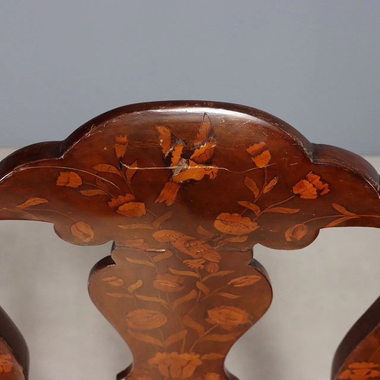 Walnut armchair with threads and floral carvings, 19th century 4