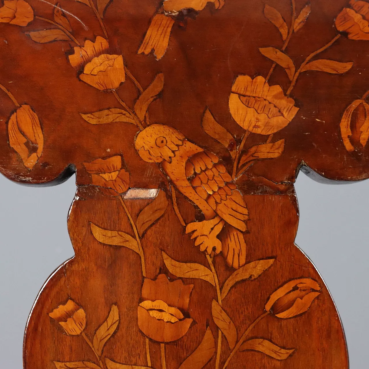 Walnut armchair with threads and floral carvings, 19th century 5