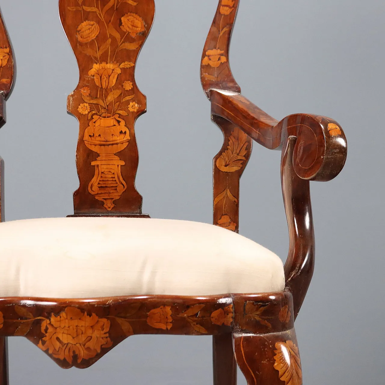 Walnut armchair with threads and floral carvings, 19th century 6