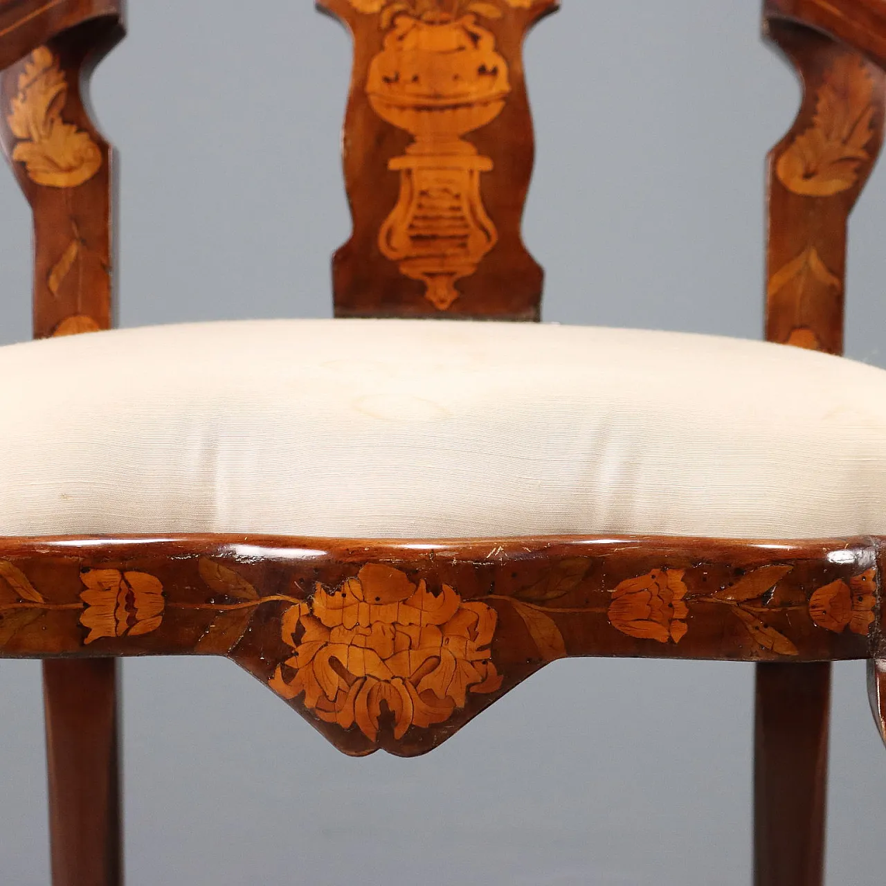 Walnut armchair with threads and floral carvings, 19th century 7