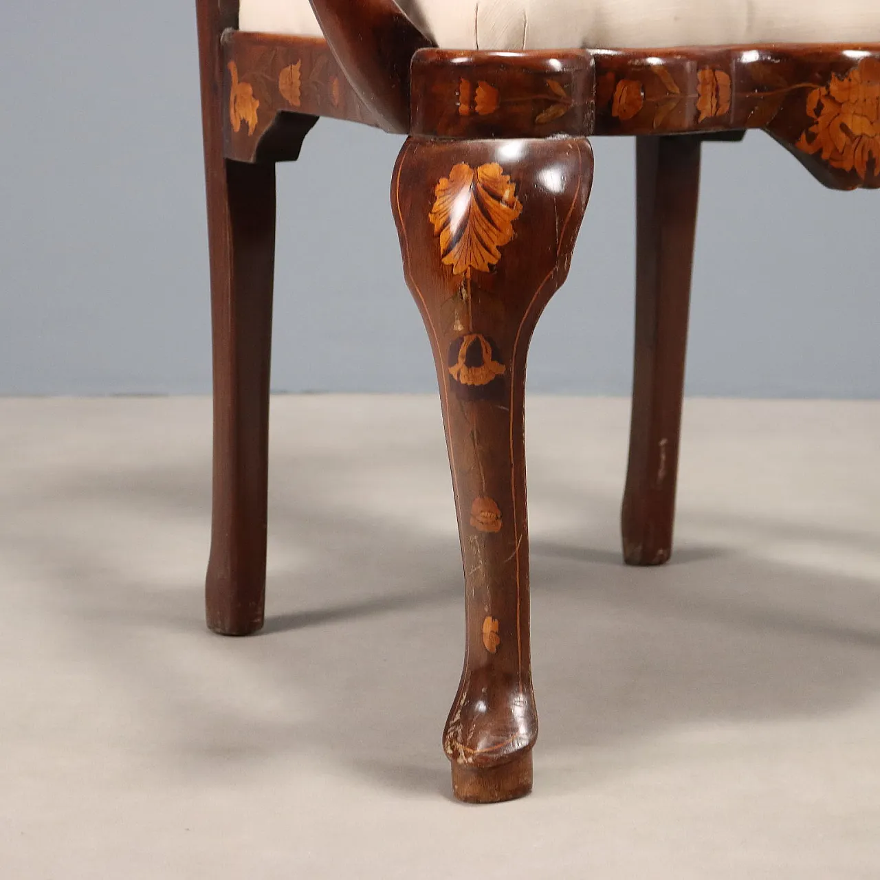 Walnut armchair with threads and floral carvings, 19th century 8