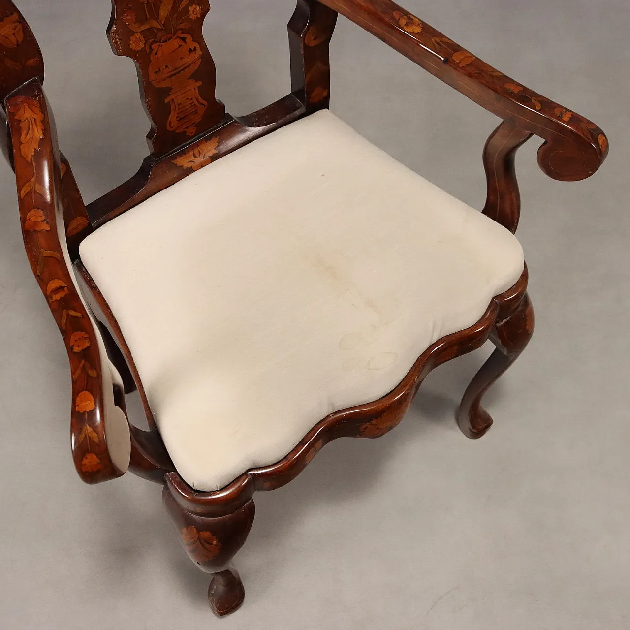 Walnut armchair with threads and floral carvings, 19th century 9