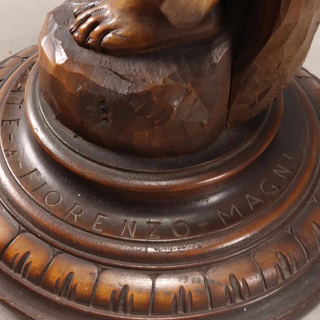 Carved wooden vase holder column, 20th century 7