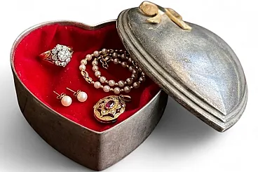 Heart-shaped metal jewelry box with golden bow, 90s