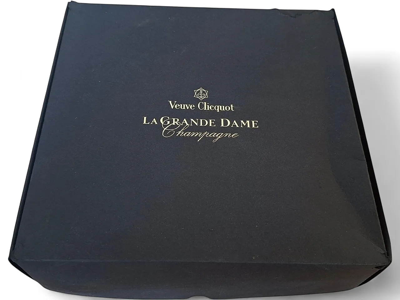 Pair of Veuve Clicquot La Grande Dame Champagne Glasses, 2000s 8