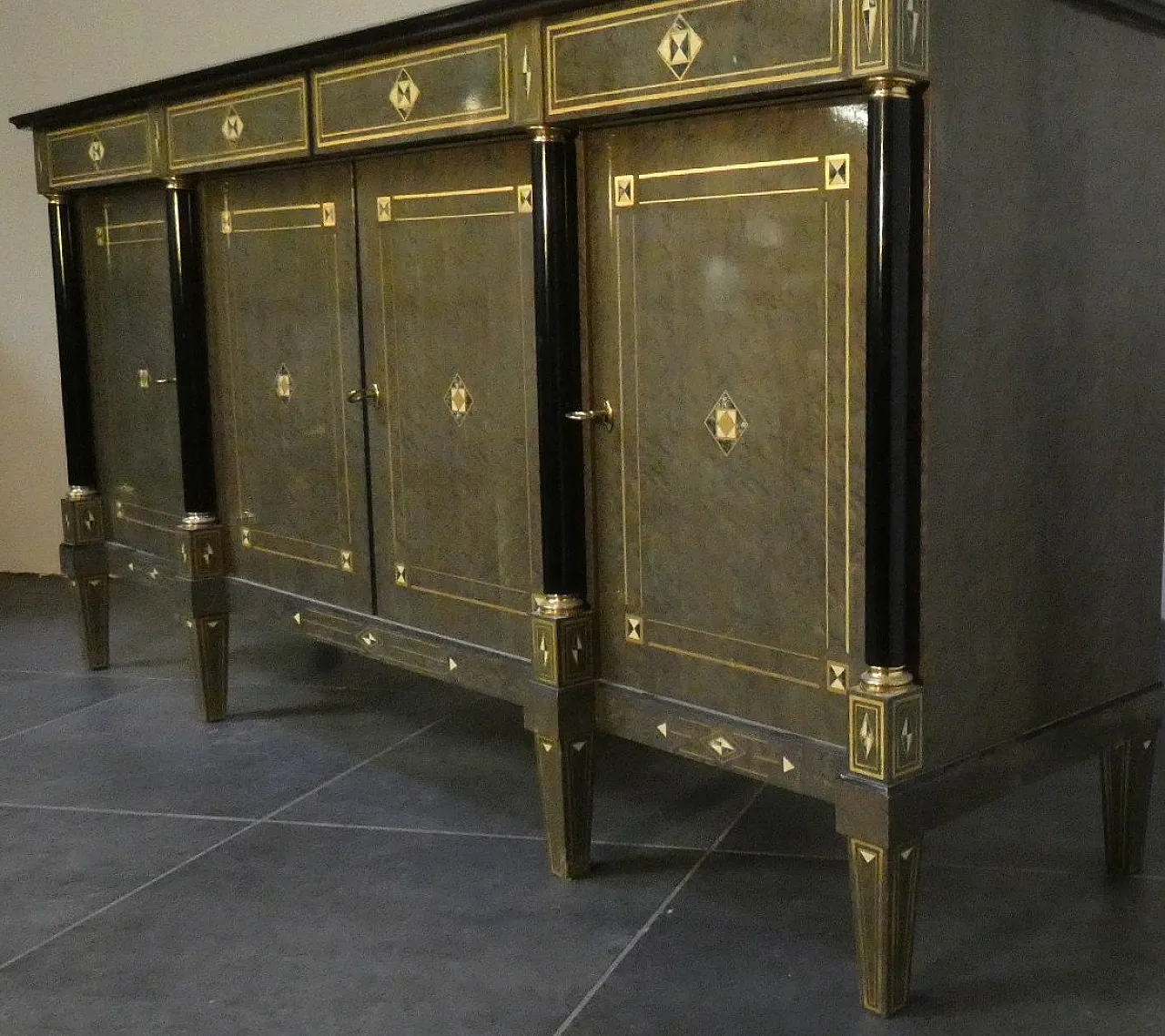 Credenza Hollywood Regency in stile Luigi XVI in radica, lacca grigia e ottone, Francia, anni '80 5