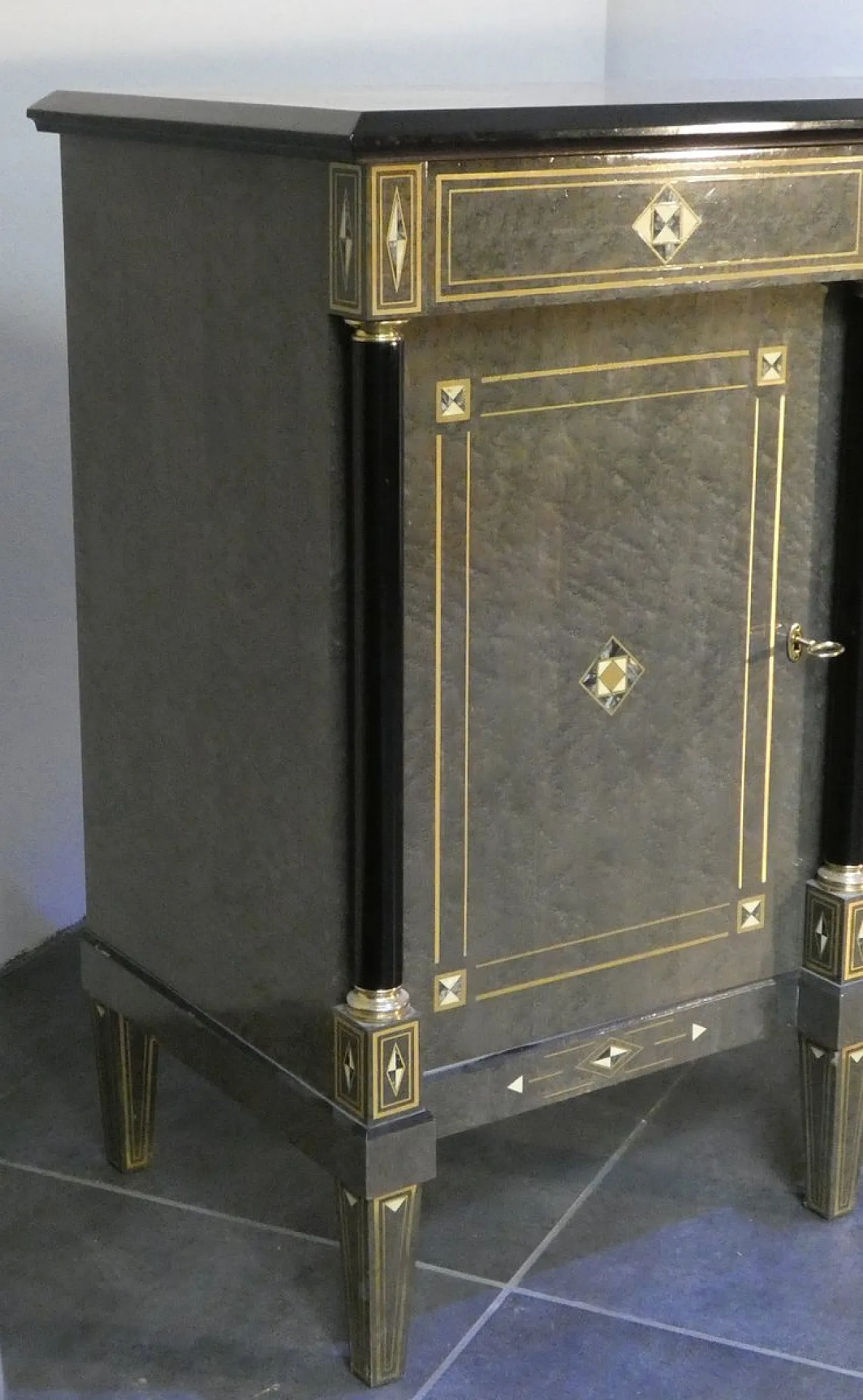 Credenza Hollywood Regency in stile Luigi XVI in radica, lacca grigia e ottone, Francia, anni '80 11
