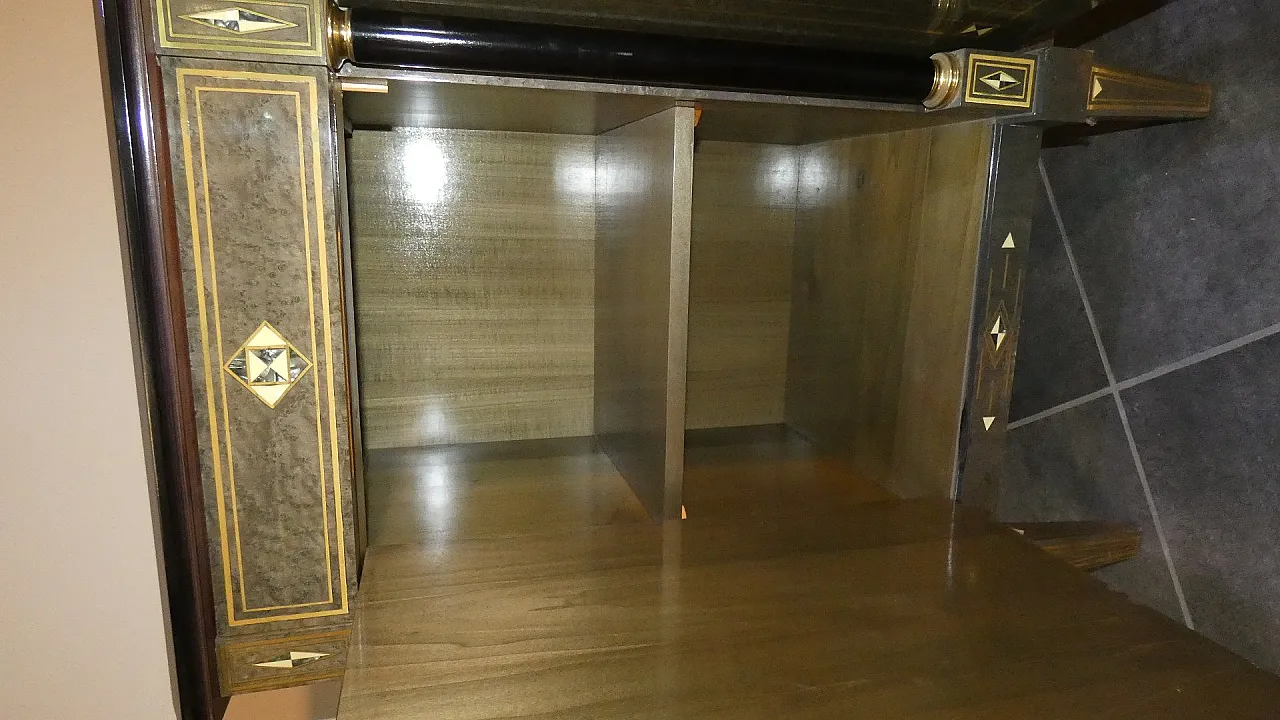 Credenza Hollywood Regency in stile Luigi XVI in radica, lacca grigia e ottone, Francia, anni '80 23