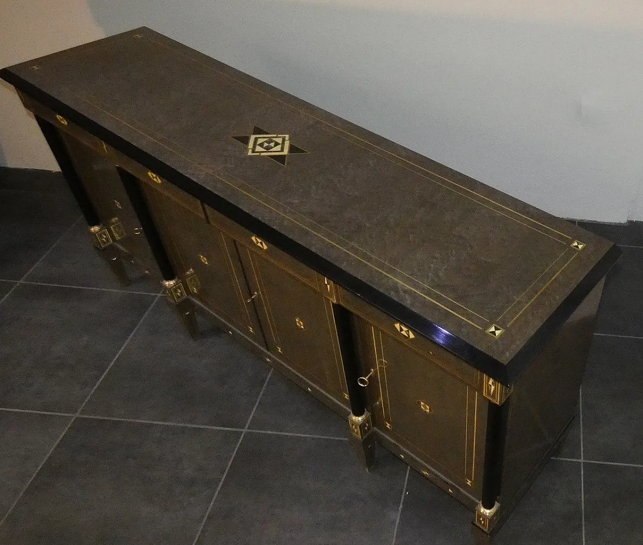 Credenza Hollywood Regency in stile Luigi XVI in radica, lacca grigia e ottone, Francia, anni '80 25