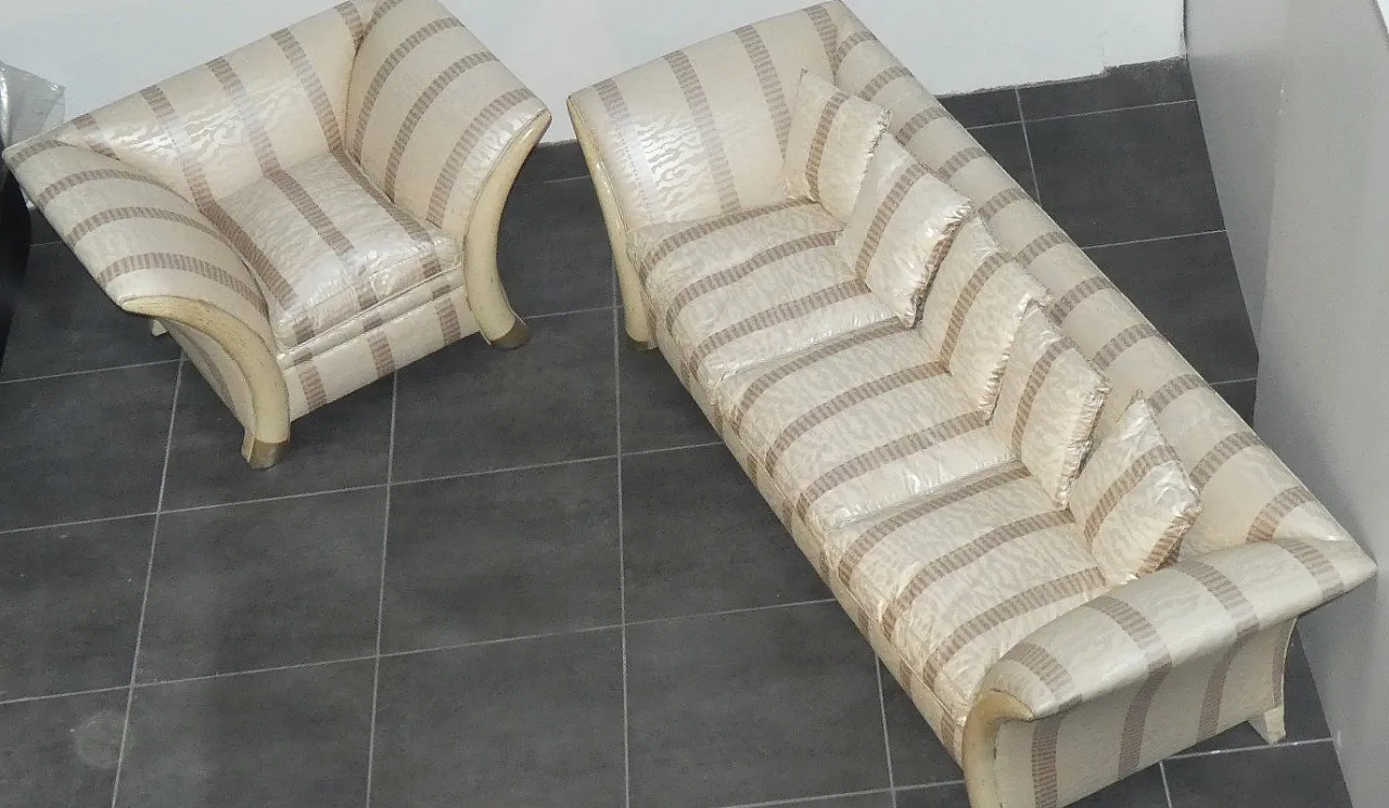 Divano e Poltrona stile coloniale con piedi a sciabola, anni '70 10