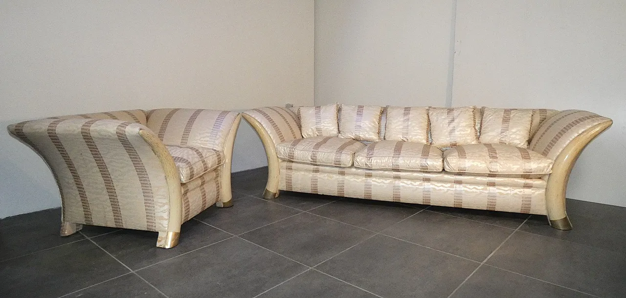 Divano e Poltrona stile coloniale con piedi a sciabola, anni '70 17