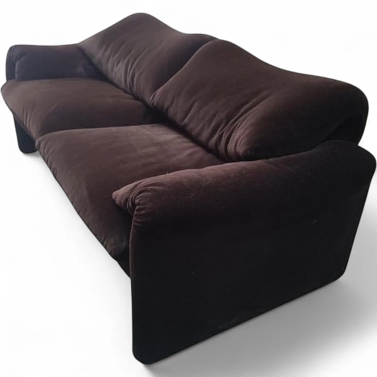 Maralunga sofa designed by Vico Magistretti for Cassina, Italy 1973 12