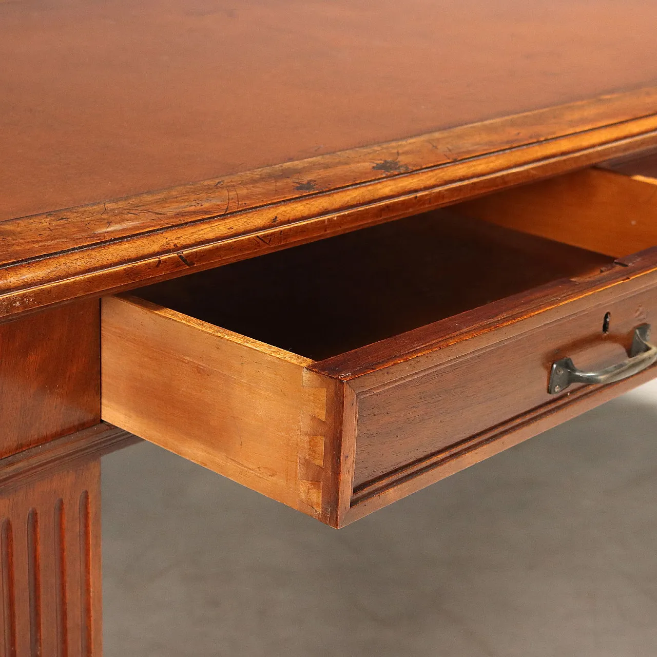 Walnut desk, early 20th century 6