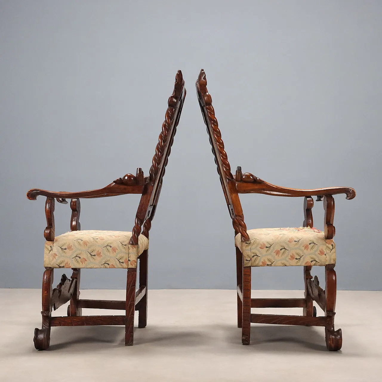 Pair of Baroque walnut armchairs, late 17th century 4