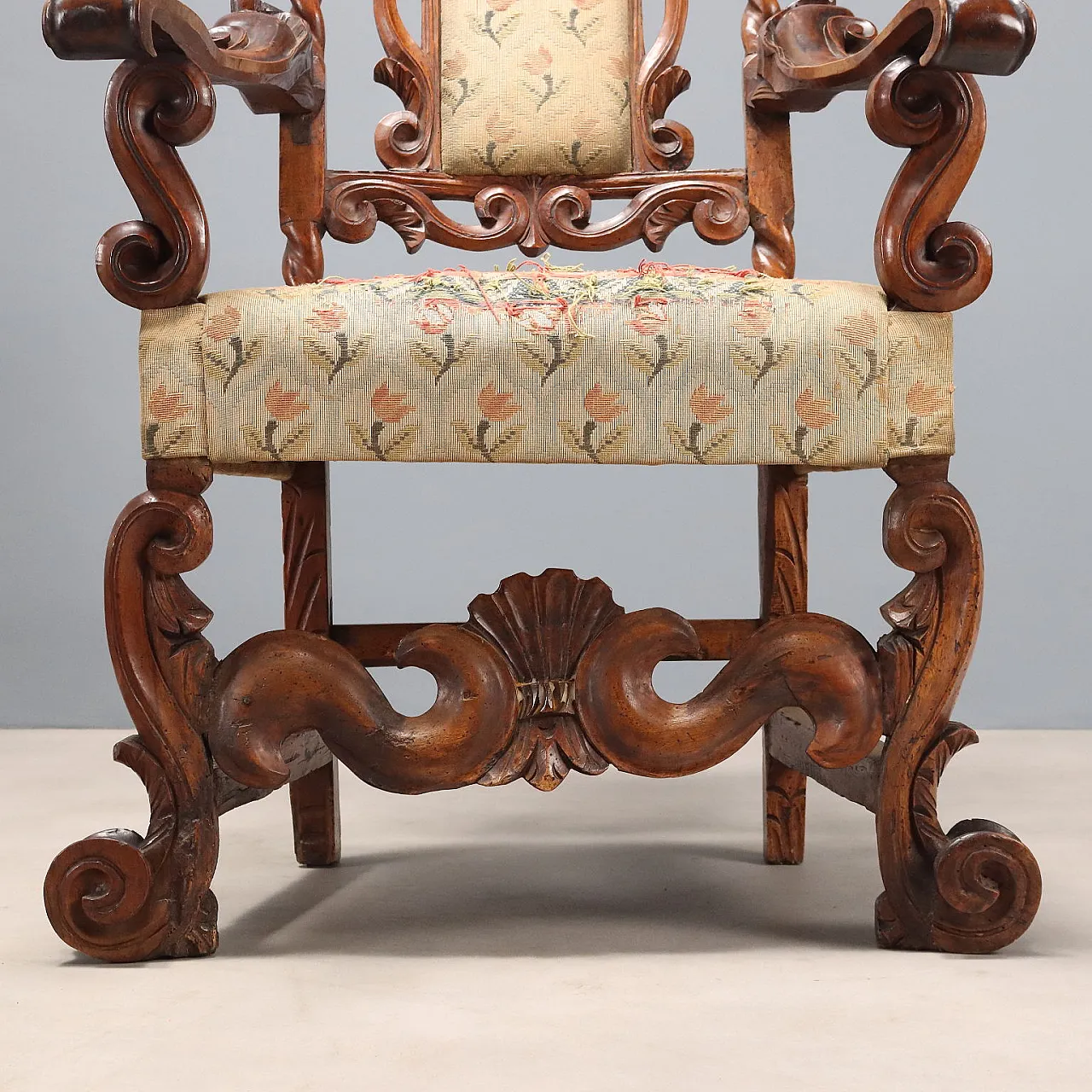 Pair of Baroque walnut armchairs, late 17th century 8