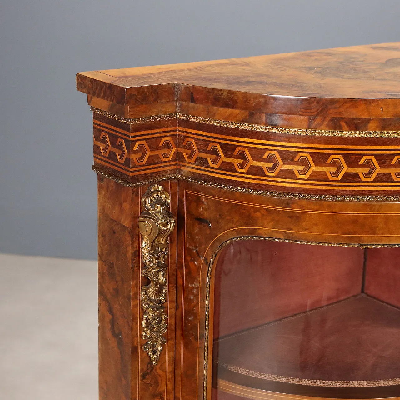 Walnut briar server with threads and inlays, 19th century 6