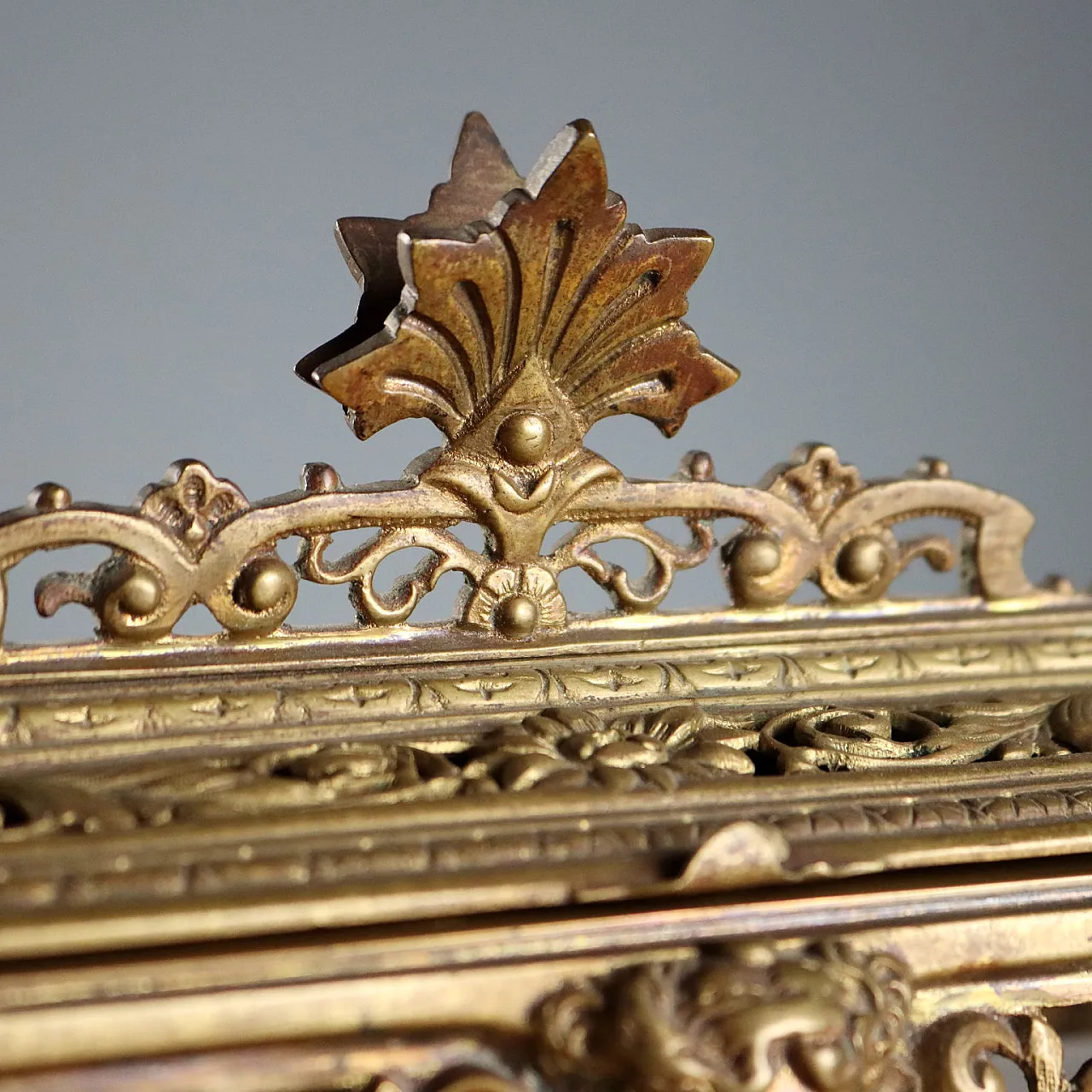 Carved bronze inkwell, 20th century 5