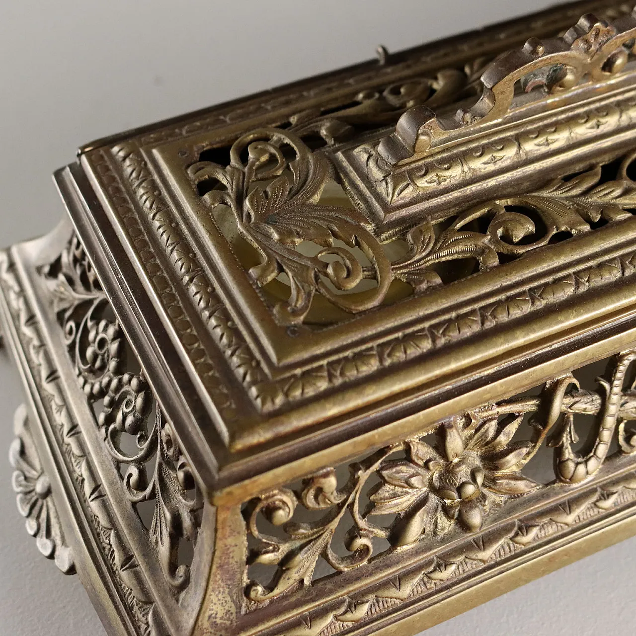 Carved bronze inkwell, 20th century 6