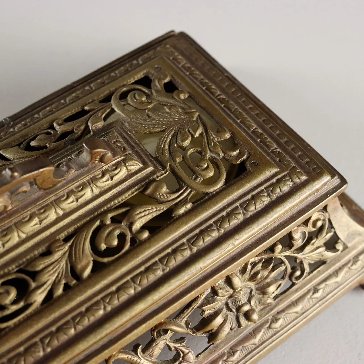 Carved bronze inkwell, 20th century 7