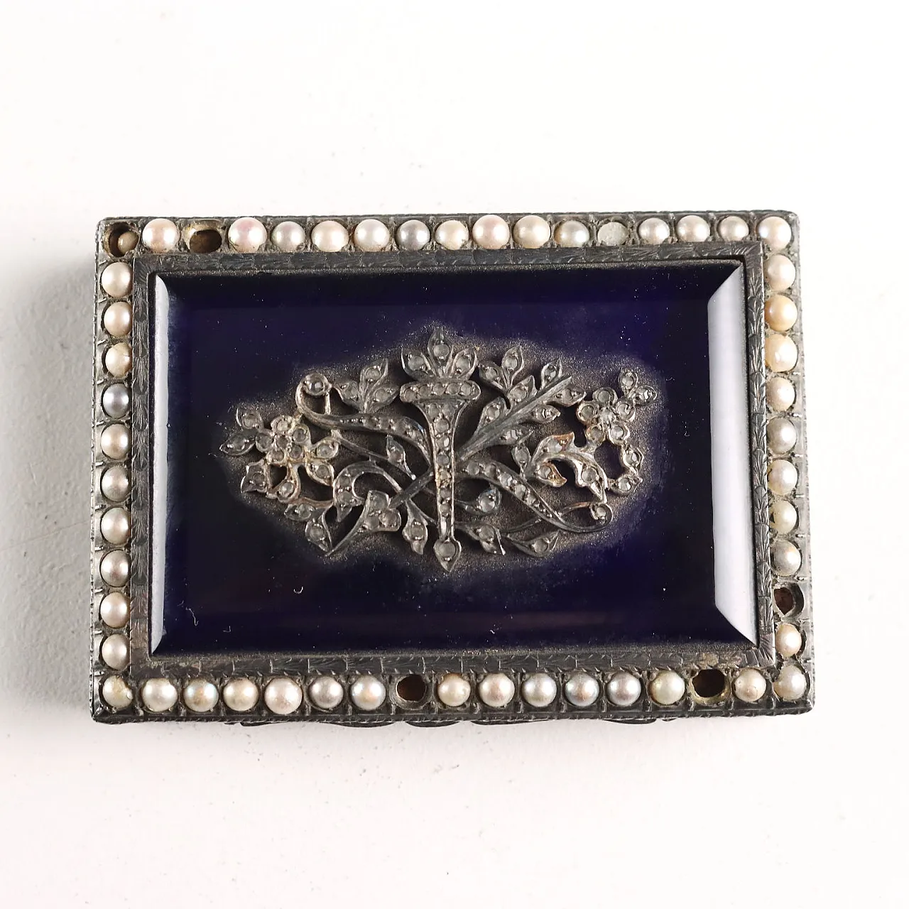 Snuffbox in silver, glass and beads, 20th century 3