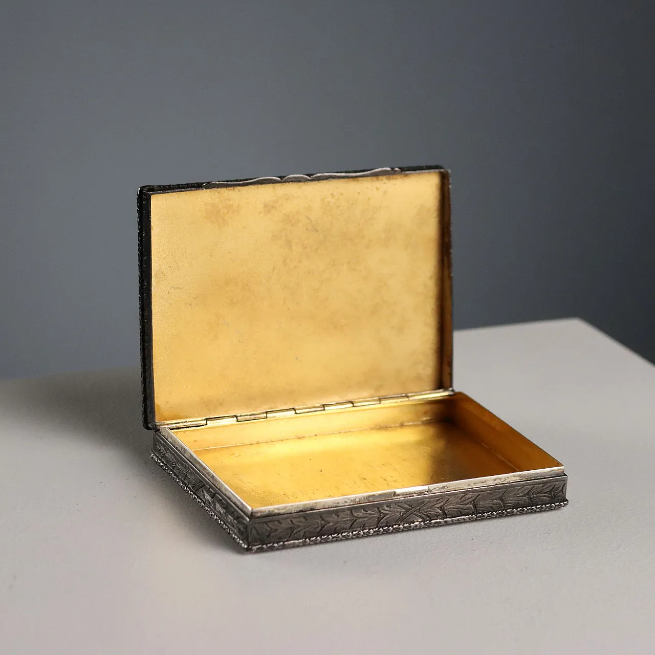 Snuffbox in silver, glass and beads, 20th century 8