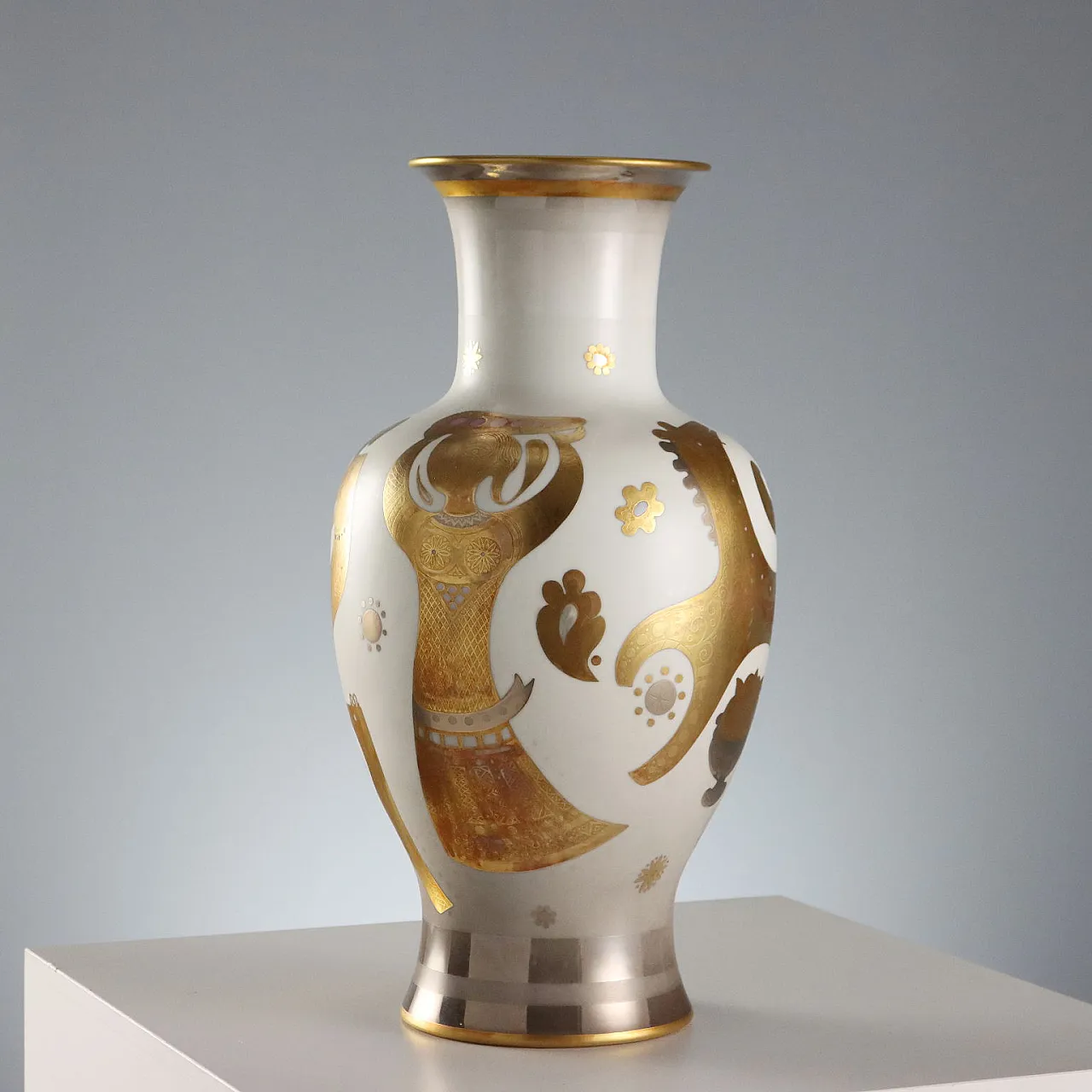 Morbelli Arte porcelain vase, 20th century 6