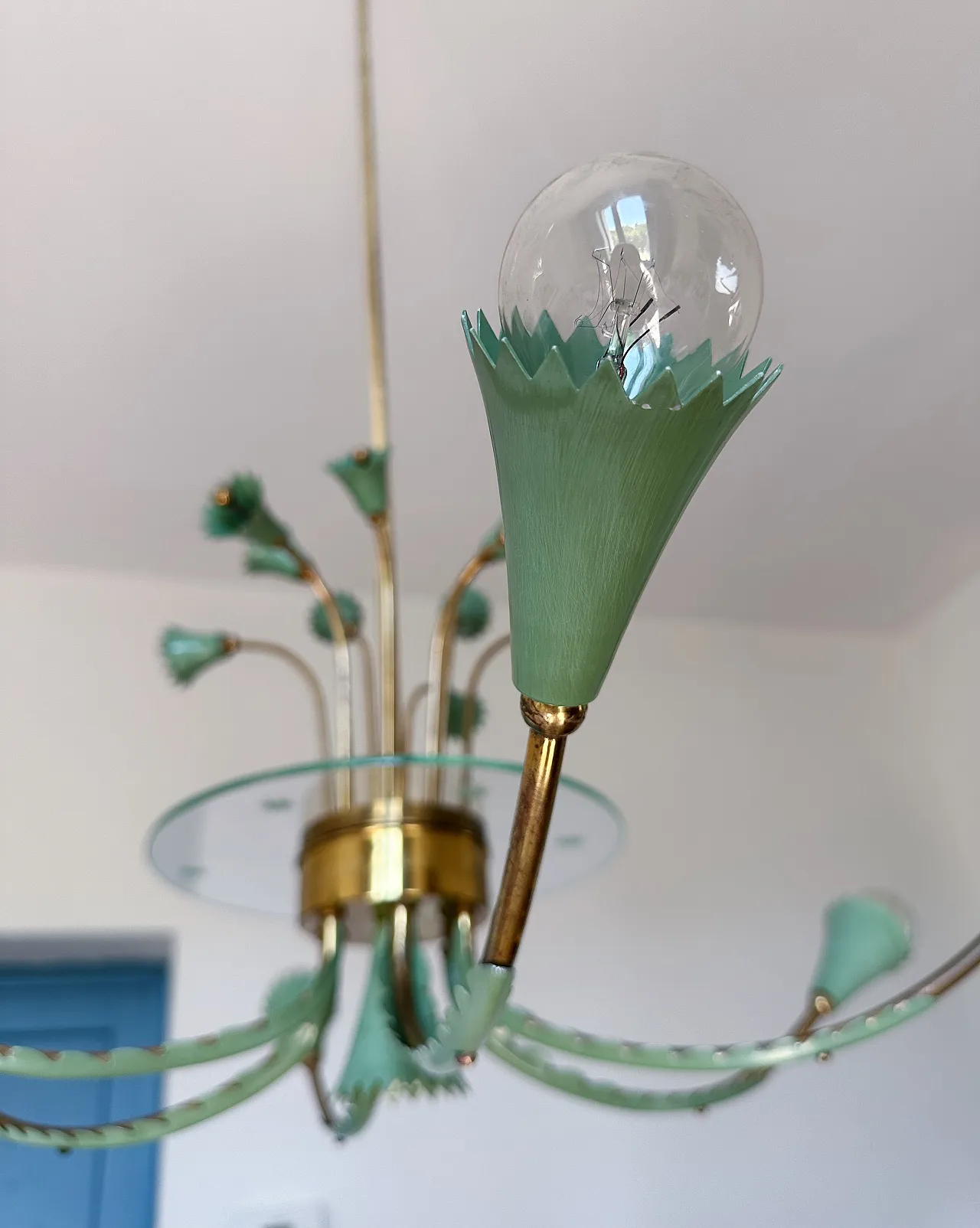 Lampadario in ottone e vetro nello stile di Pietro Chiesa, anni '50 4