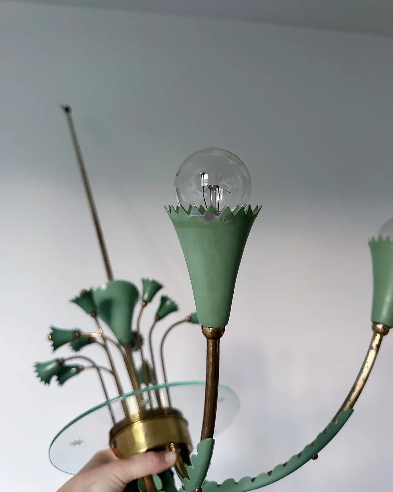 Lampadario in ottone e vetro nello stile di Pietro Chiesa, anni '50 10