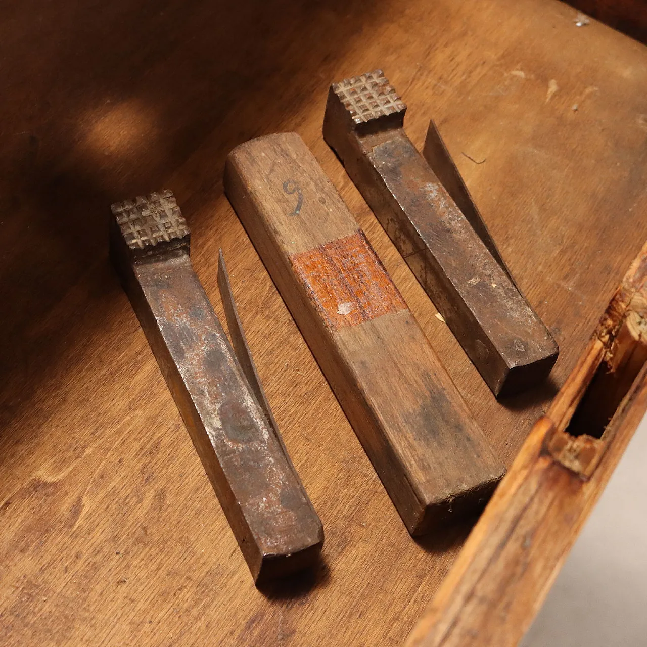 Carpenter's workbench, 19th century 8