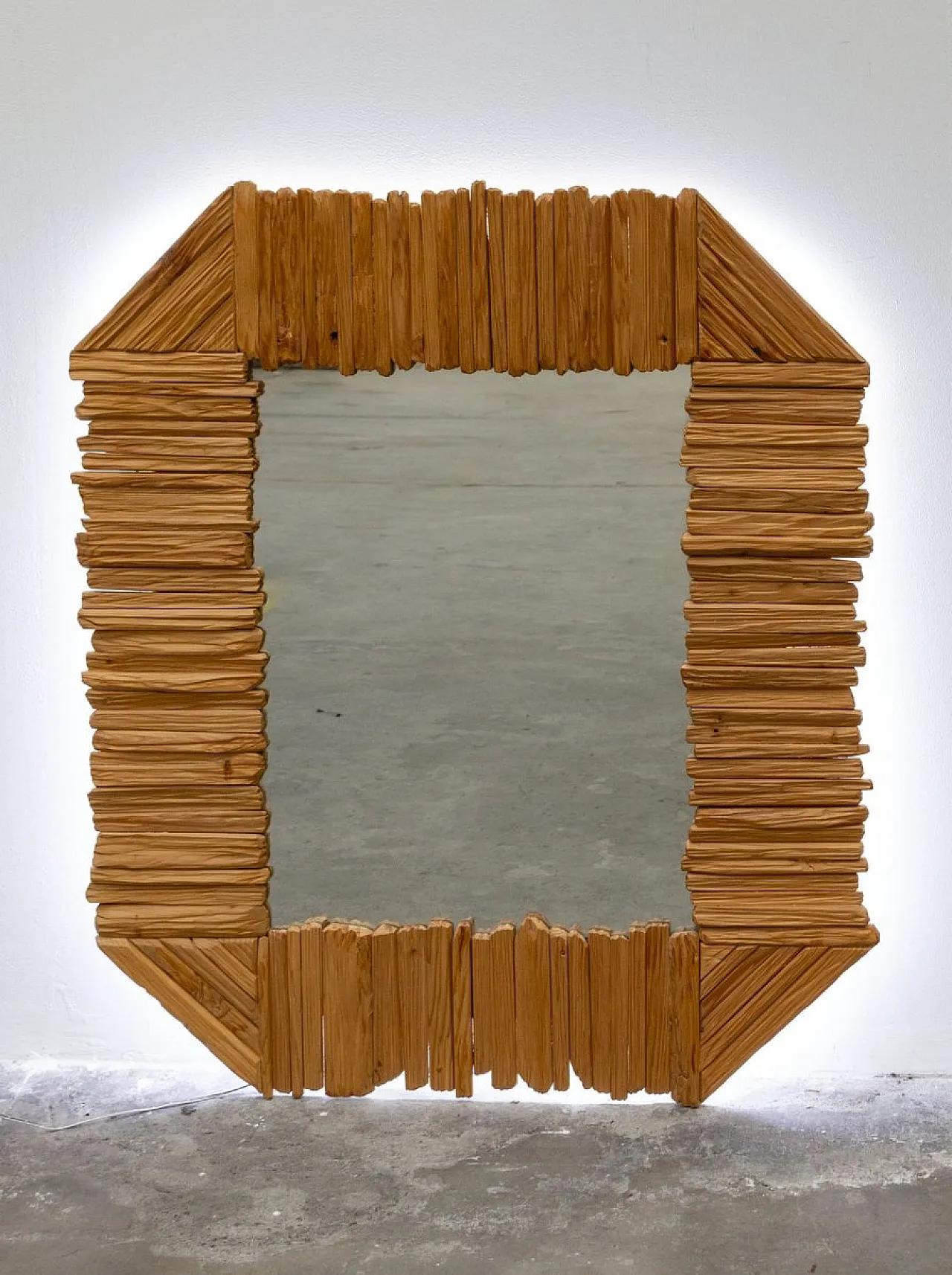 Specchio retroilluminato con cornice in legno, anni 2000 1