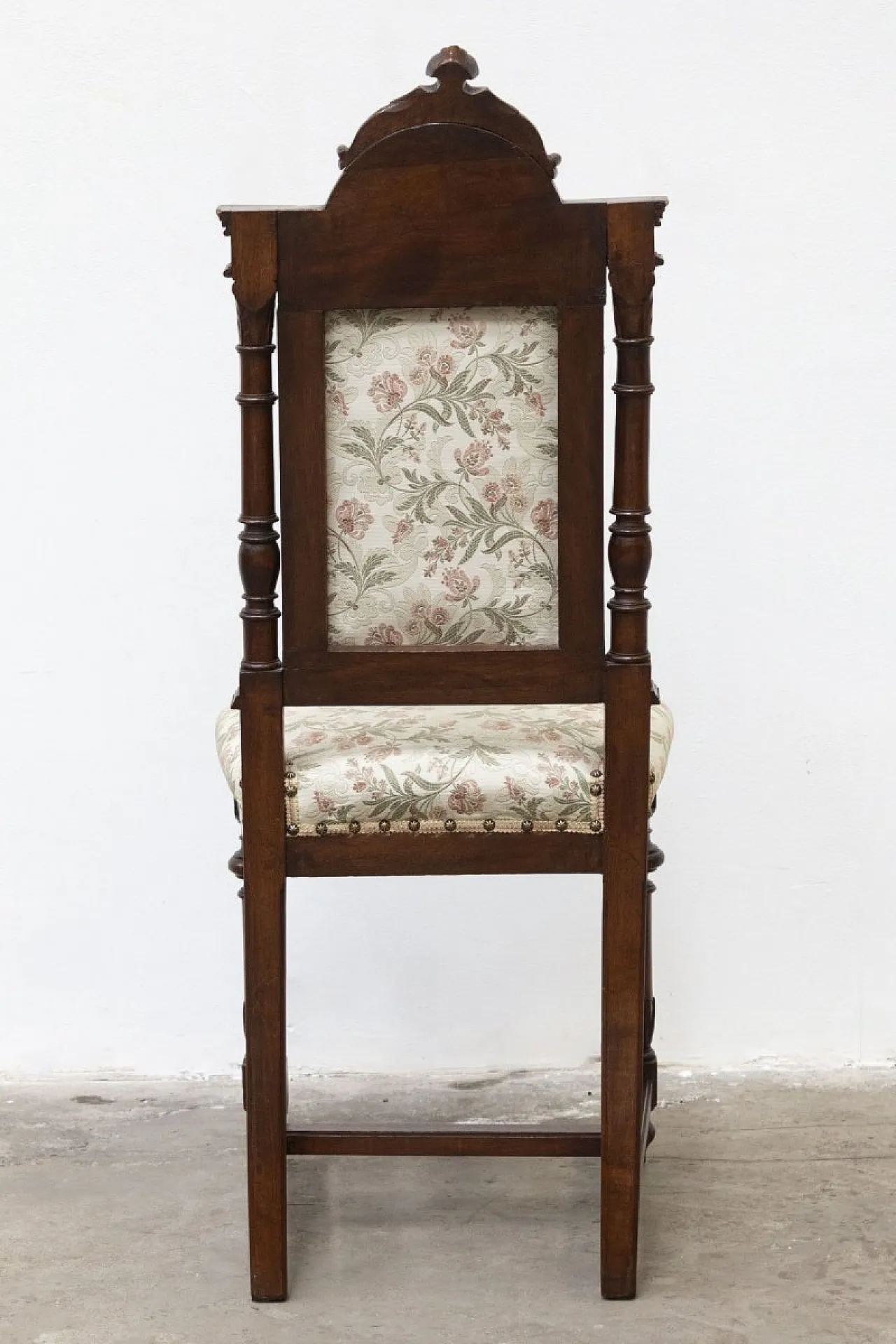 Pair of walnut chairs, late 19th century 5