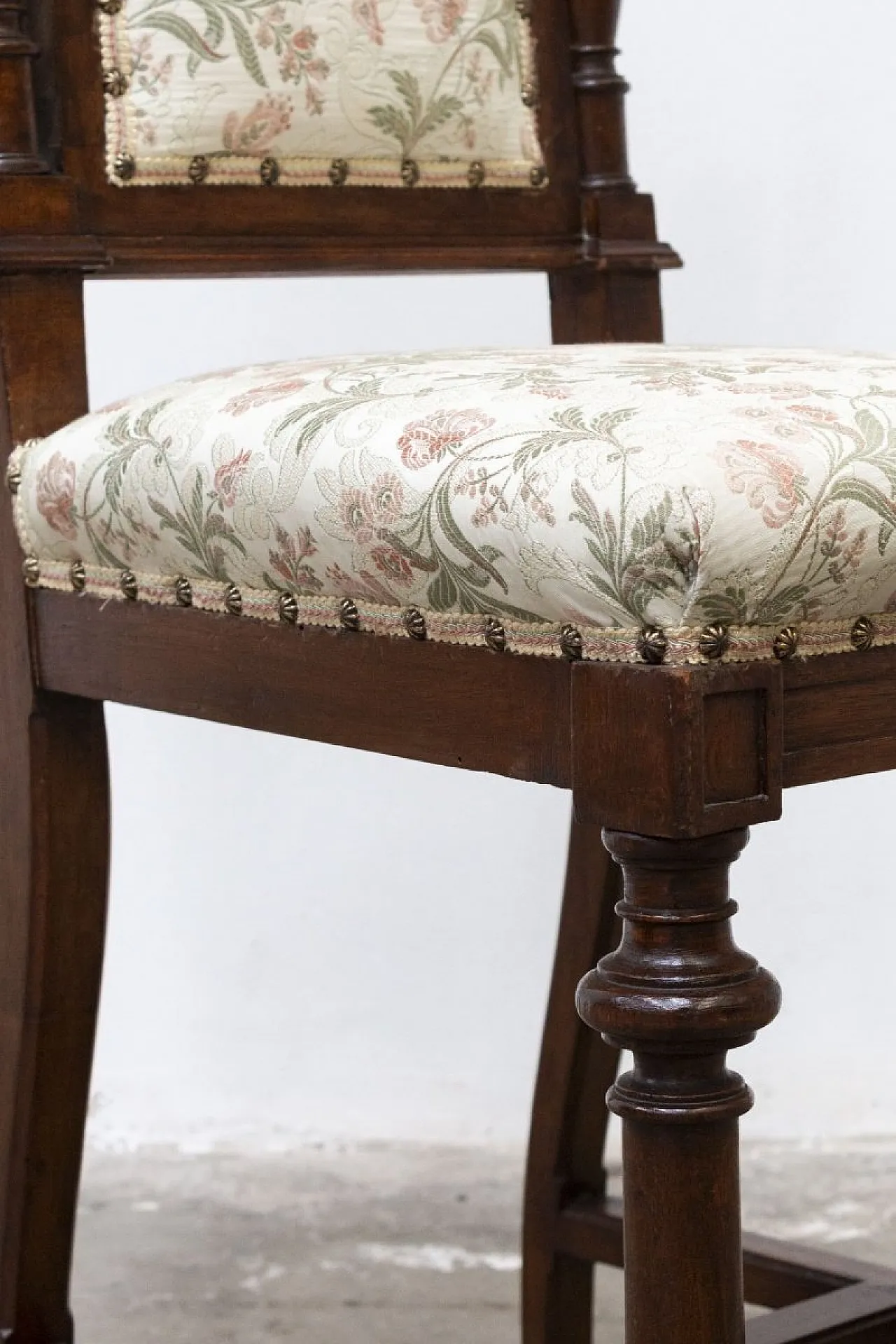 Pair of walnut chairs, late 19th century 7