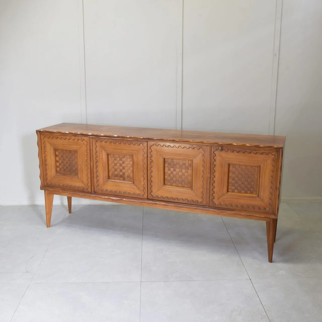 Walnut sideboard with checkerboard marquetry attr. to Paolo Buffa,1950 3