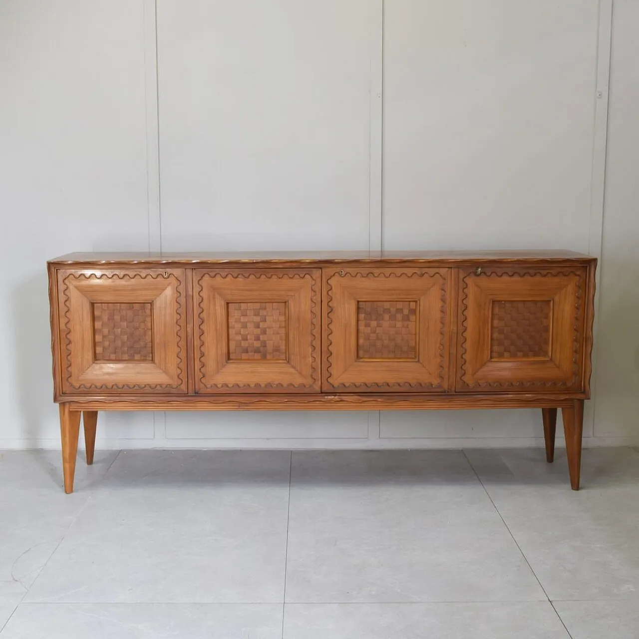 Walnut sideboard with checkerboard marquetry attr. to Paolo Buffa,1950 4