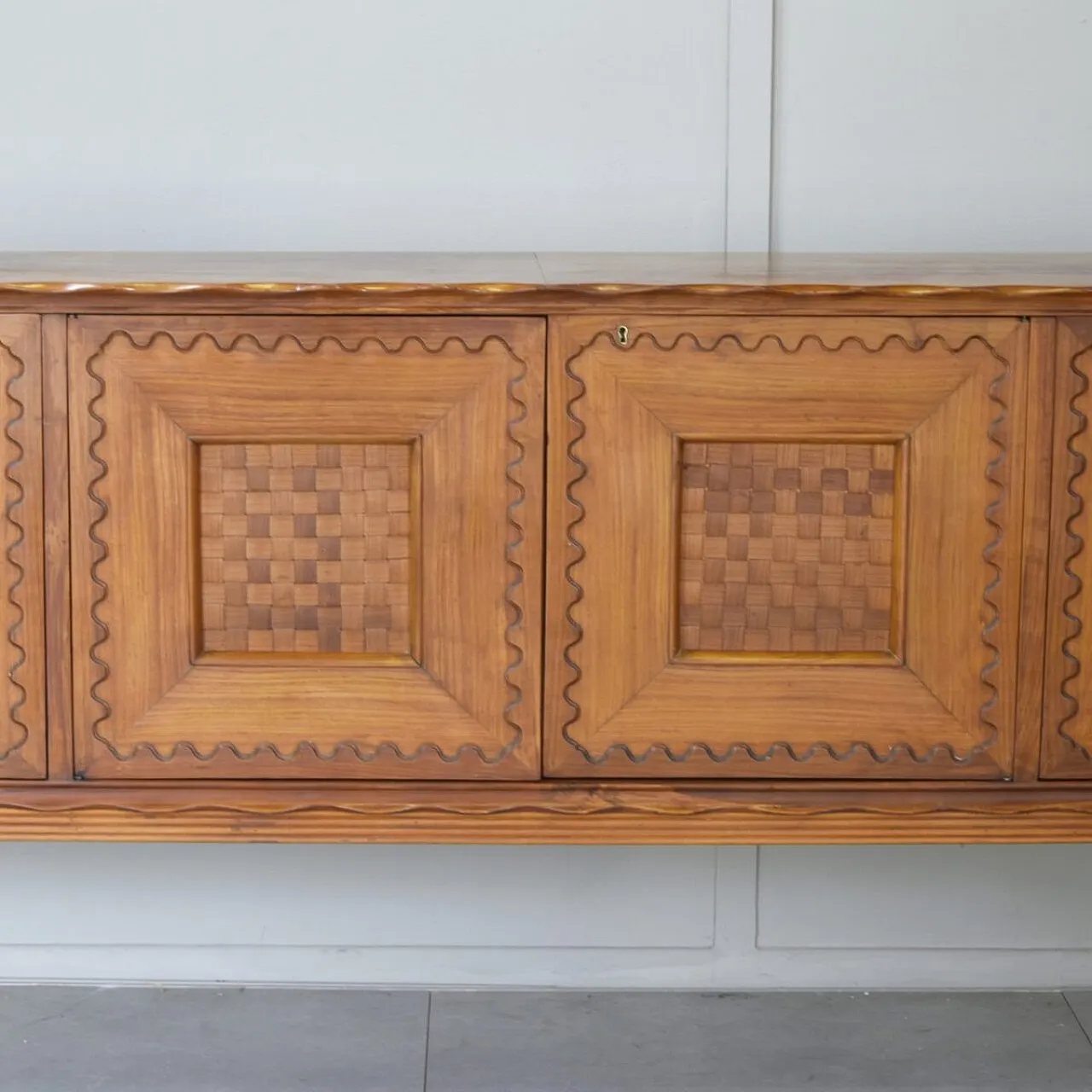 Walnut sideboard with checkerboard marquetry attr. to Paolo Buffa,1950 5