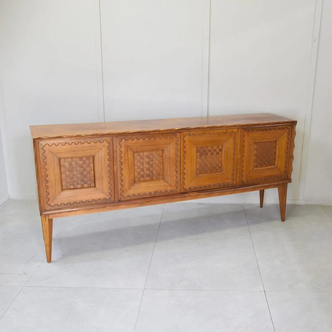 Walnut sideboard with checkerboard marquetry attr. to Paolo Buffa,1950 6