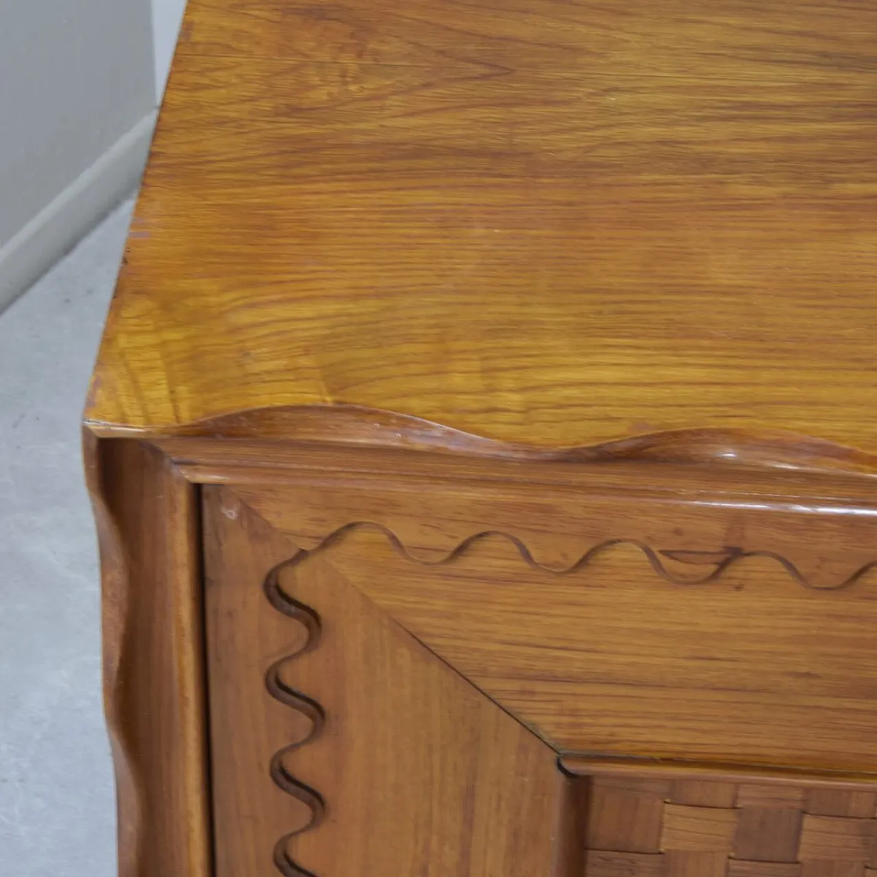 Walnut sideboard with checkerboard marquetry attr. to Paolo Buffa,1950 9