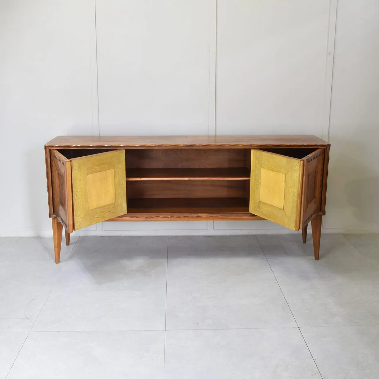 Walnut sideboard with checkerboard marquetry attr. to Paolo Buffa,1950 10