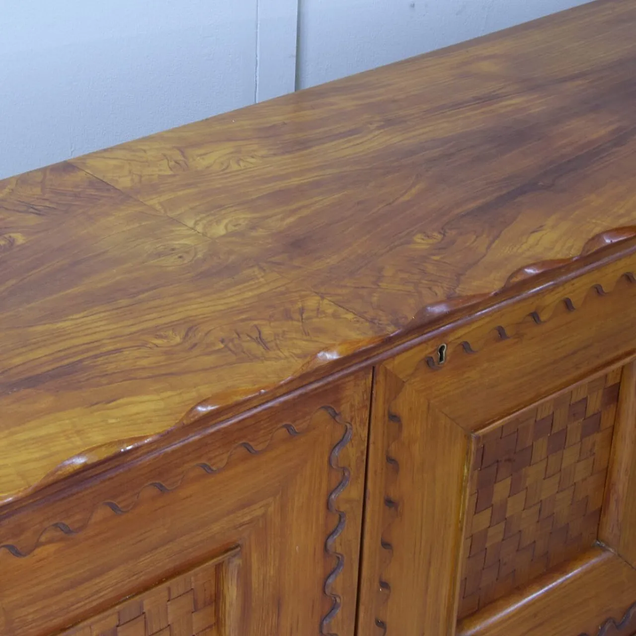 Walnut sideboard with checkerboard marquetry attr. to Paolo Buffa,1950 12