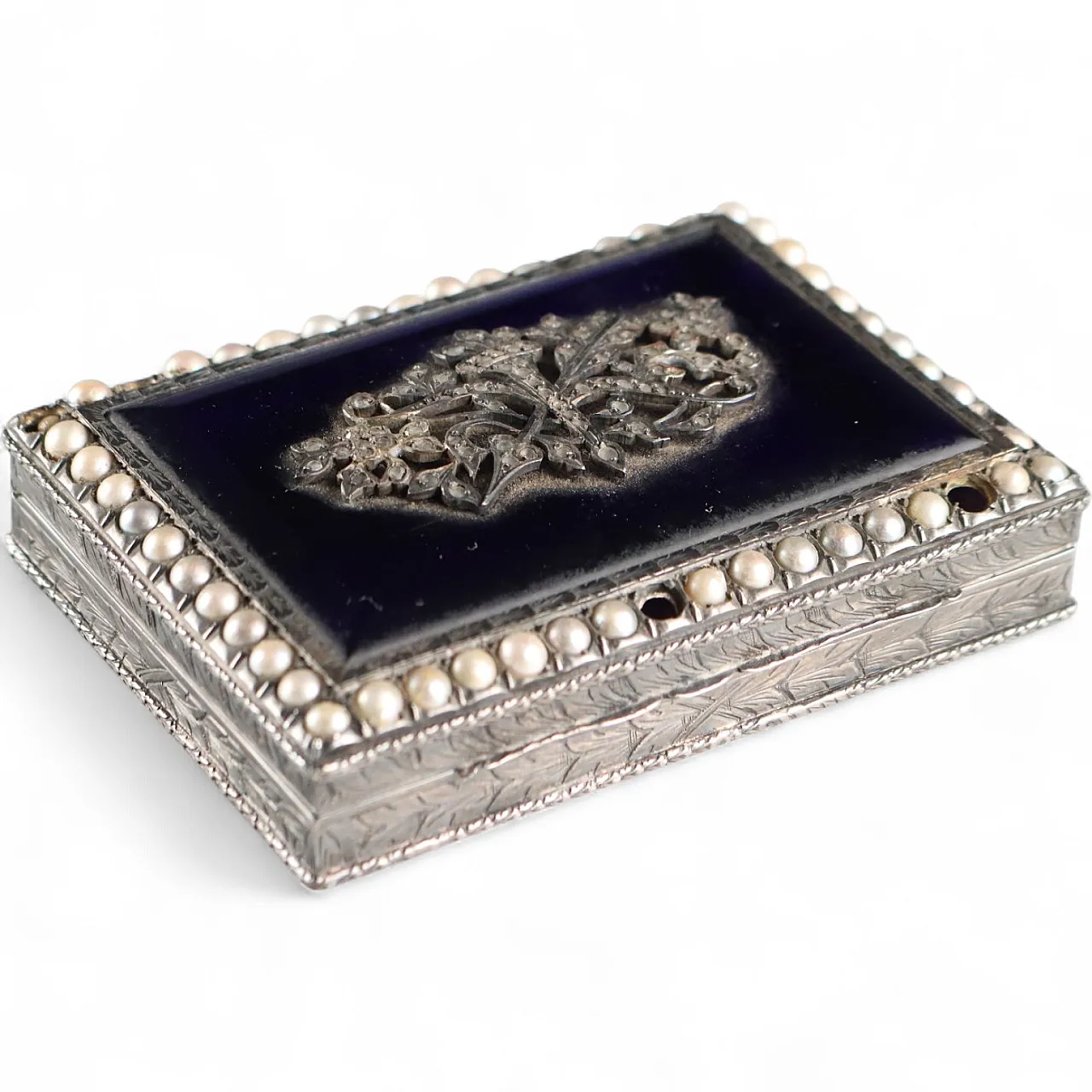 Snuffbox in silver, glass and beads, 20th century 11
