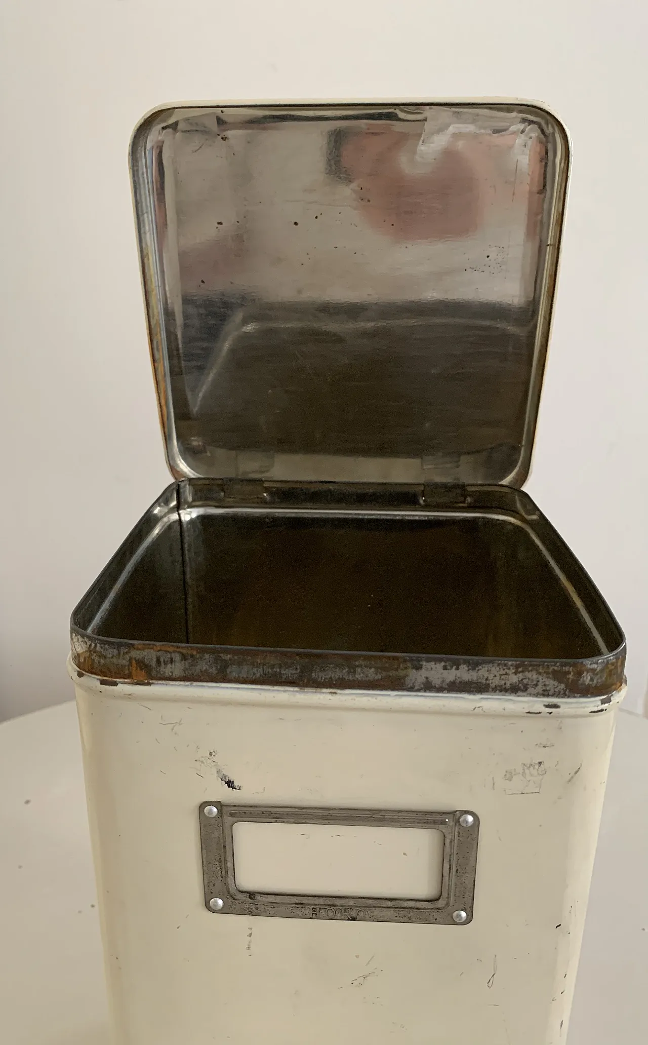 8 contenitori in metallo, anni '50 3