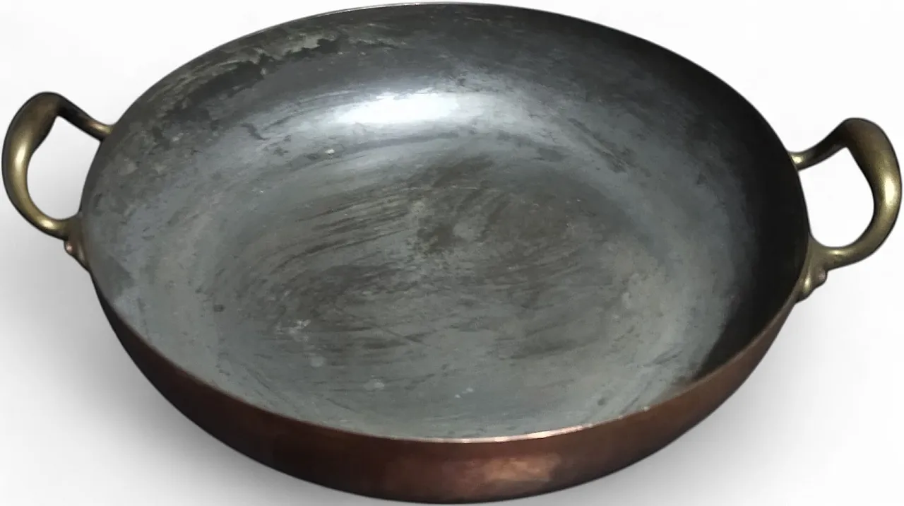 Large copper saucepan 10