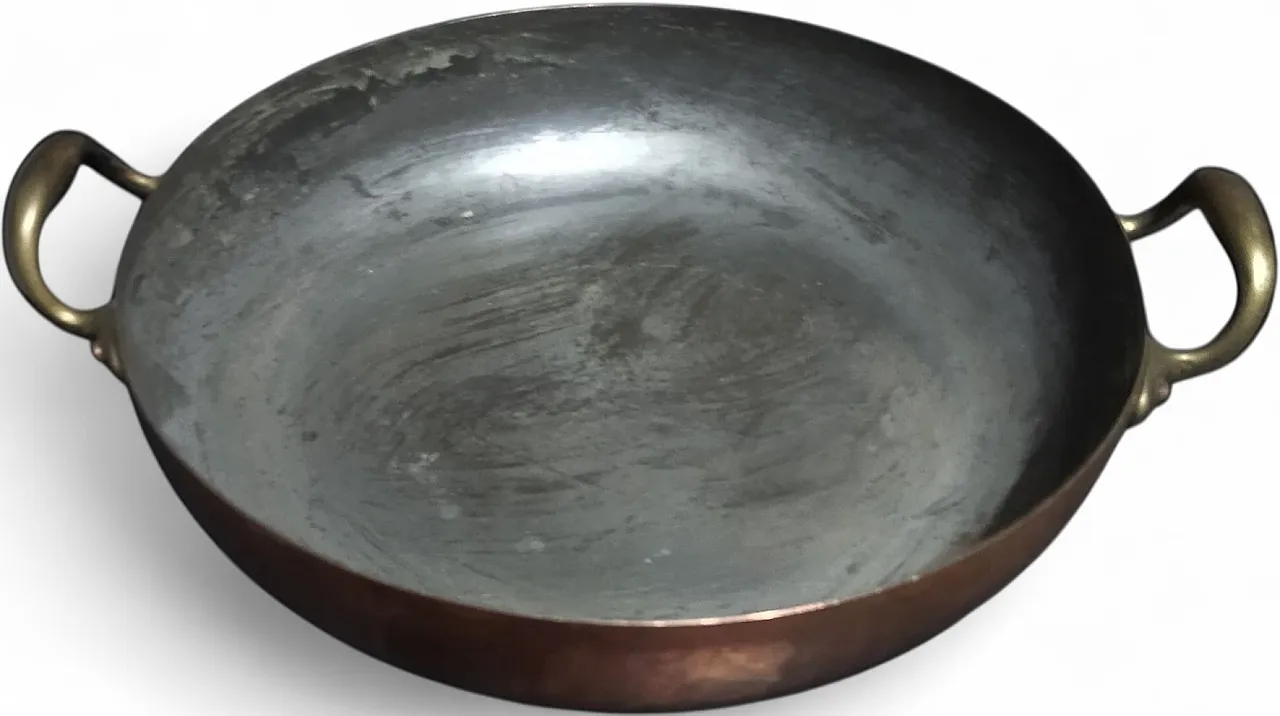 Large copper saucepan 11