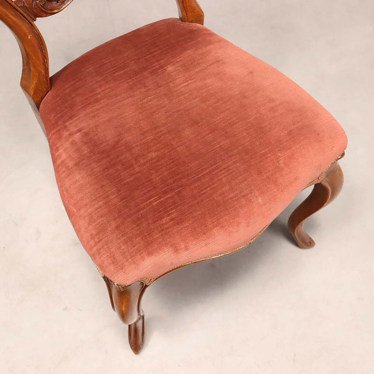 6 Louis Philippe chairs in walnut, 19th century 7