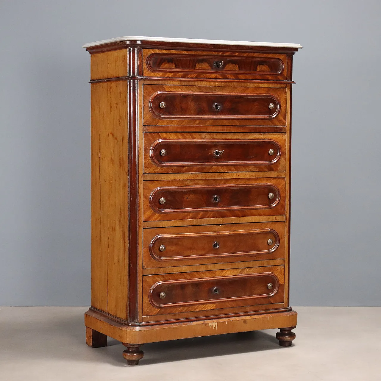 Mahogany chest of drawers, 19th century 1