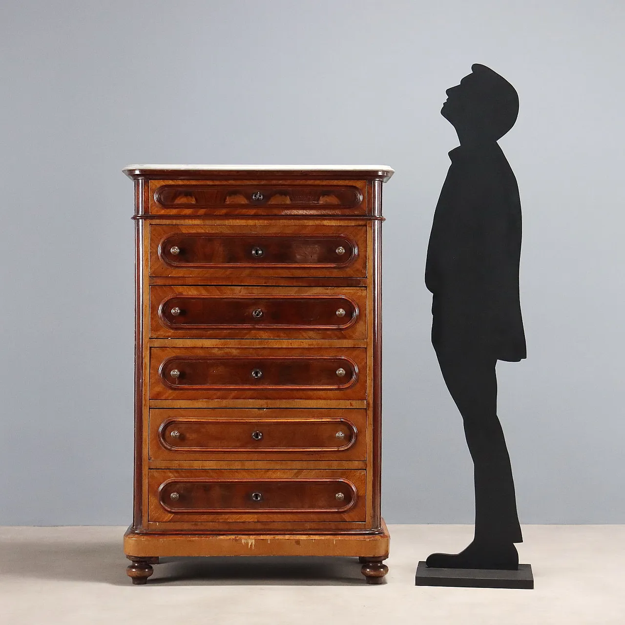 Mahogany chest of drawers, 19th century 3