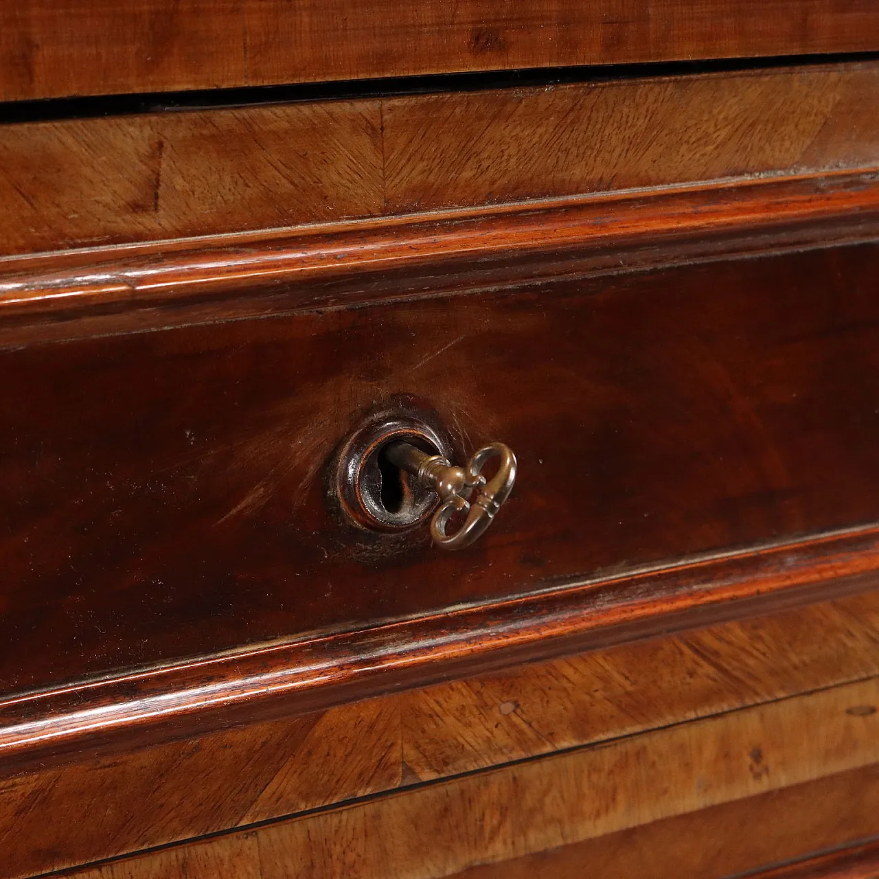 Mahogany chest of drawers, 19th century 7