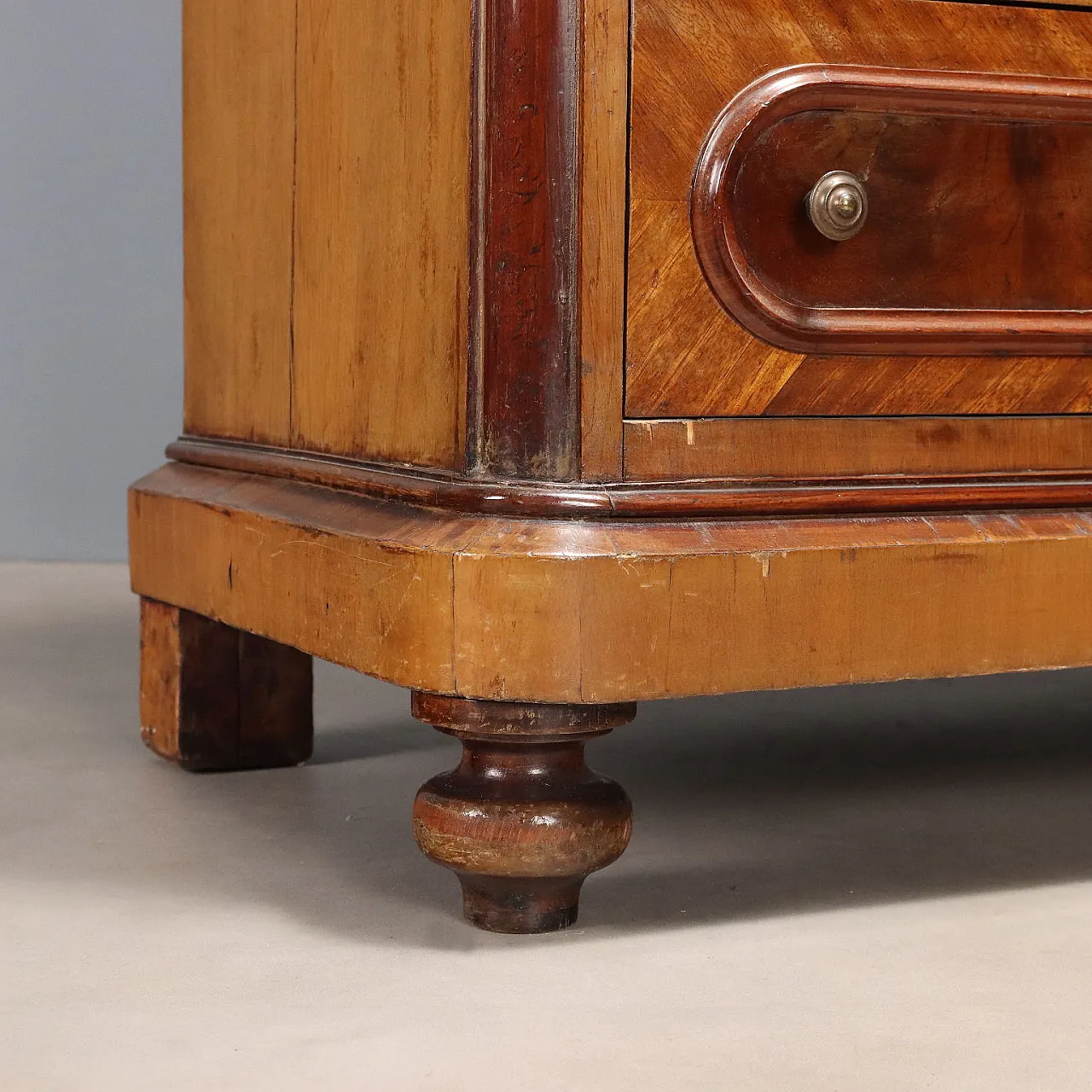 Mahogany chest of drawers, 19th century 9